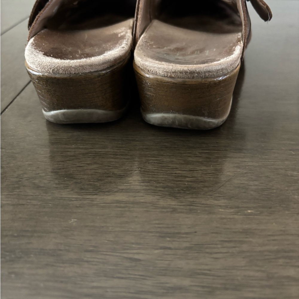 Dansko Martina Mary Jane Clogs
Womens 39 / 8.5 Brown Leather Buckle
Comfort - Picture 6 of 6